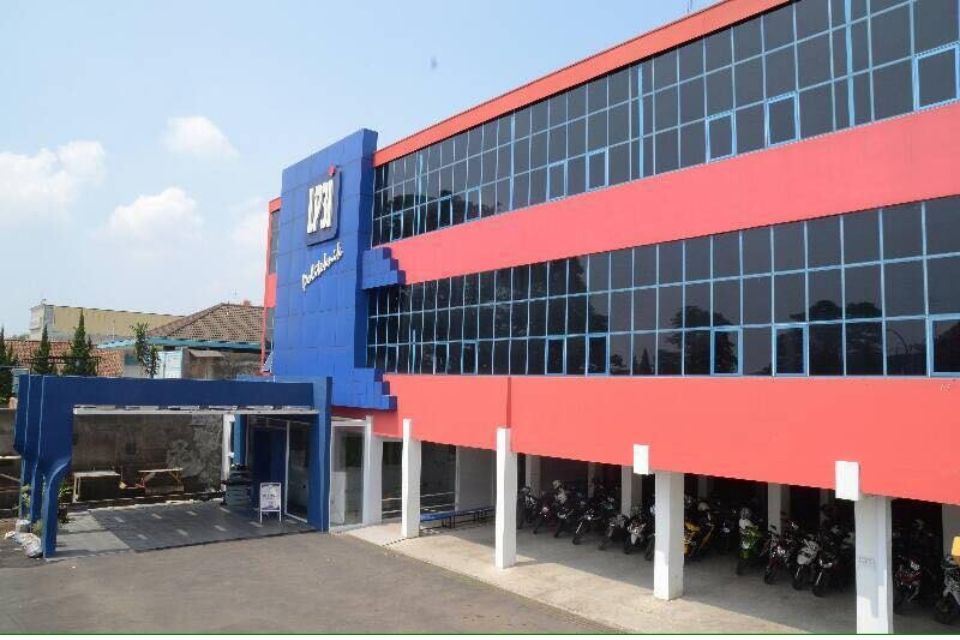2. Politeknik LP3I Bandung