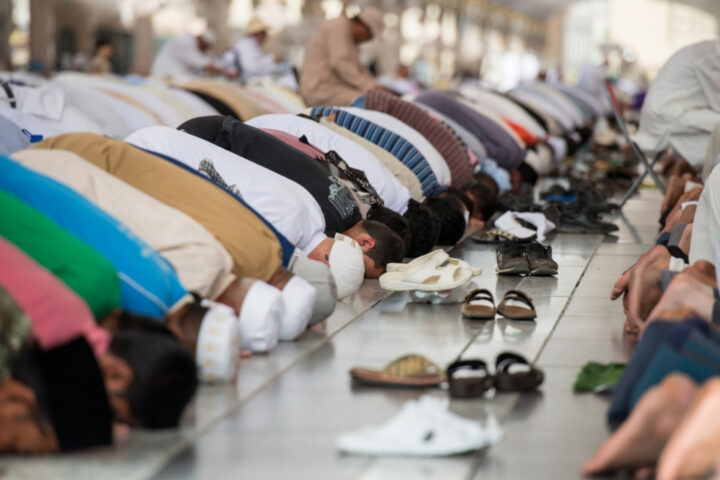 Bacaan Ushalli Sunnatan Li ‘Idil Fithri Rak’ataini Niat Shalat Idulfitri Berjamaah 2026 lengkap dengan Artinya