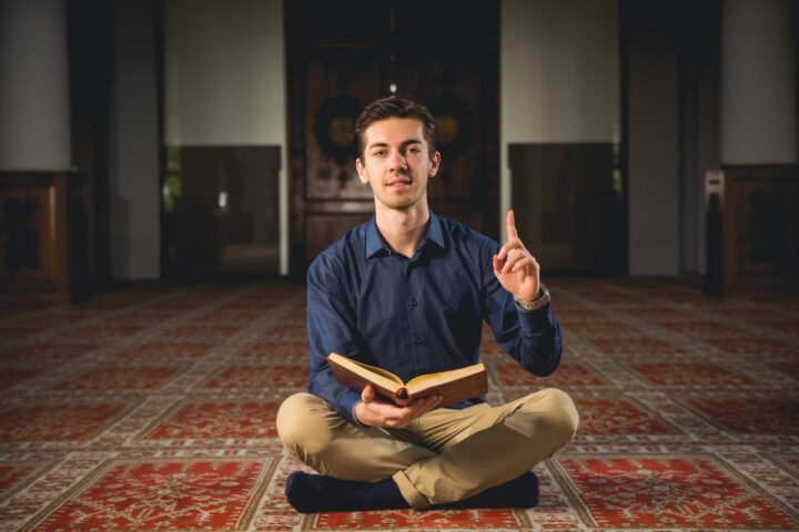 Bagaimana Cara Menghindari Perilaku Sia-sia yang Dapat Menghilangkan Pahala Puasa seperti Ghibah, Marah, Berkata kotor, saat Berpuasa?