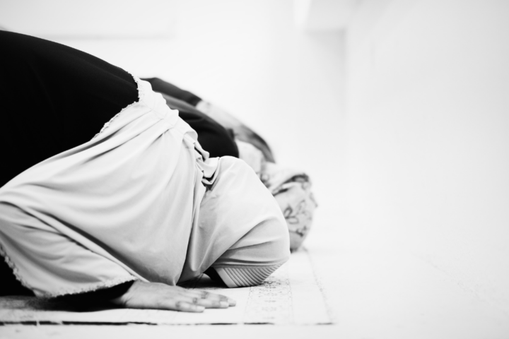 Bolehkan Sholat Dzuhur sebelum Shalat Jumat Selesai? Ini Hukum dan Penjelasannya