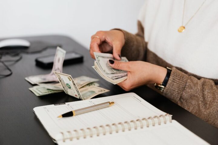 10 Cara Mengatur Keuangan Setelah Lebaran agar Dompet Tetap Aman & Stabil