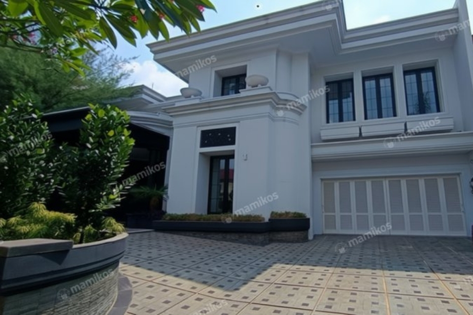 Rumah Asri Lahan Luas di Kawasan Strategis Pondok Indah, Jakarta Selatan