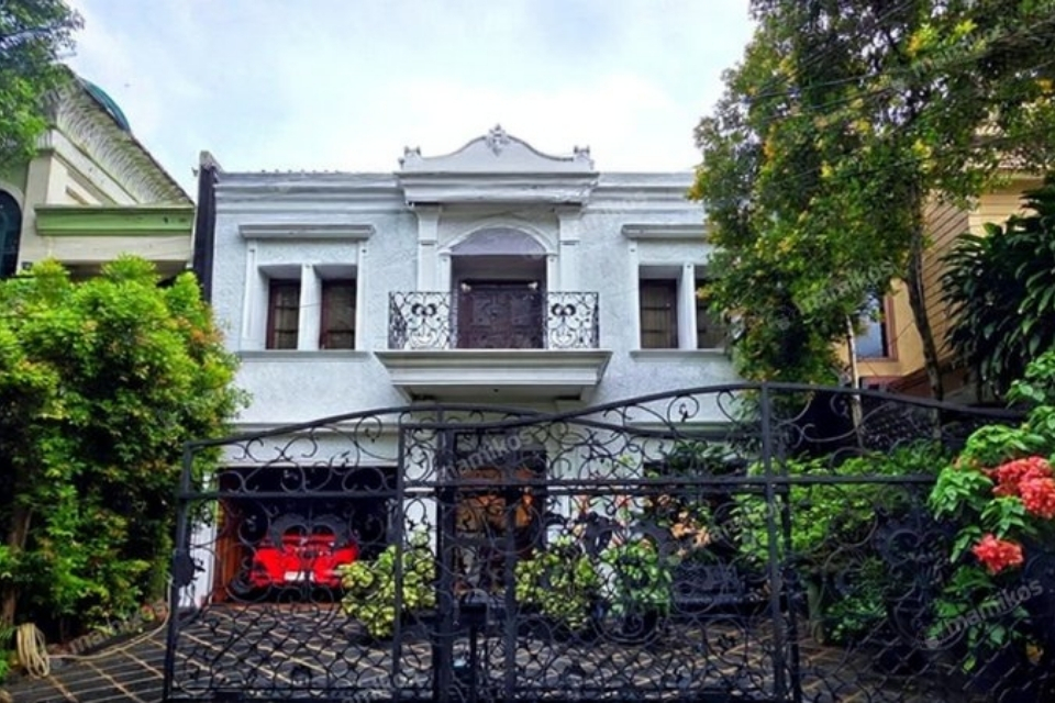 Rumah Bergaya Klasik Modern di Pondok Indah, Jakarta Selatan