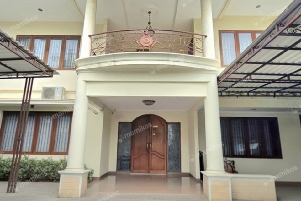 Rumah Mewah Posisi Hook di Pondok Indah, Jakarta Selatan