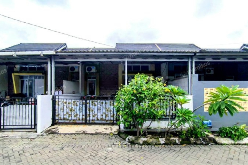 Rumah Satu Lantai dengan Halaman Luas di Tangerang Kota, Tangerang