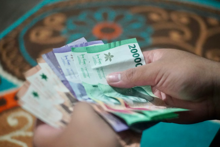 11 Cara Menggunakan Uang THR Hari Raya Idulfitri agar Tidak Cepat Habis yang Efektif