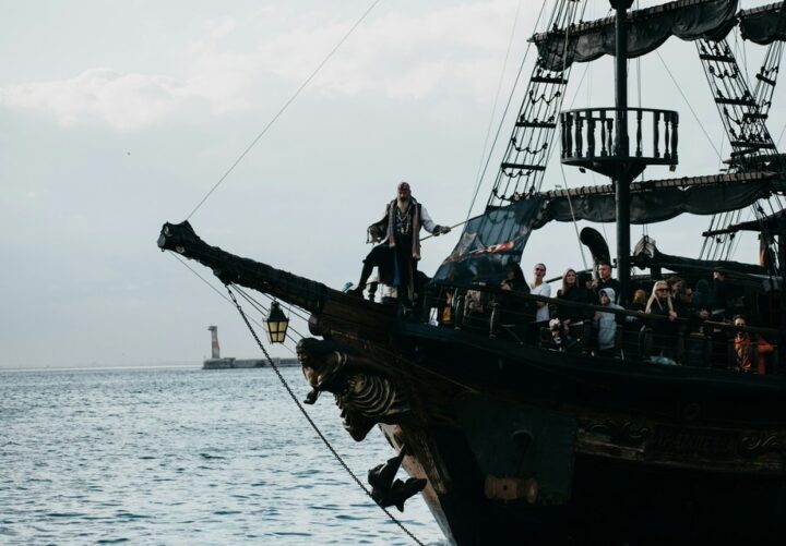 5 Rekomendasi Nonton Film Bajak Laut yang Sayang Dilewatkan, Ini Sinopsisnya!