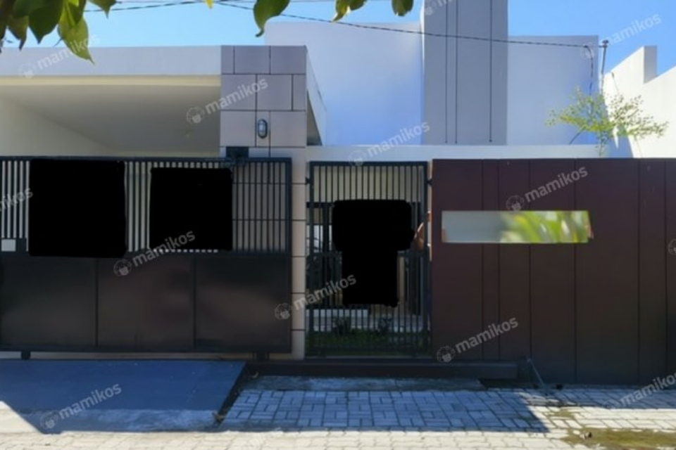 Rumah Renovasi Siap Huni dengan Taman di Wiguna Rungkut