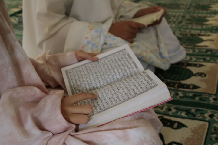 7 Doa Ibu untuk Anak yang Sedang Ujian Sekolah agar Diberikan Kemudahan dalam Islam