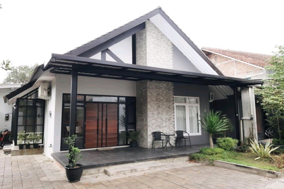 model teras depan rumah panjang ke samping