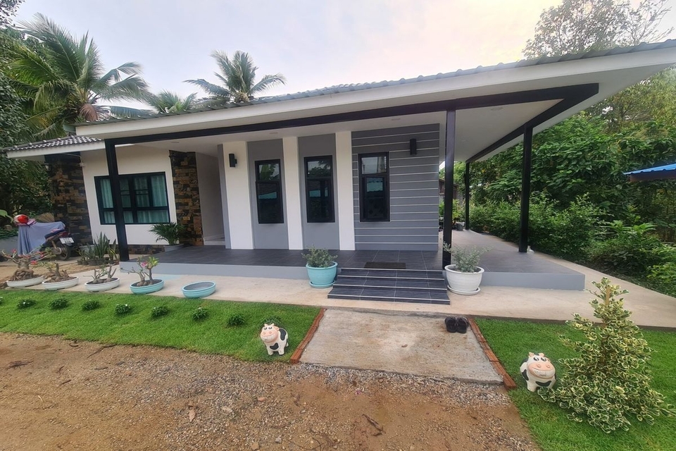 model teras depan rumah panjang ke samping