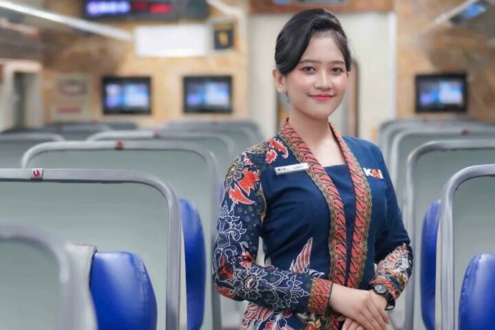 Gaji Pramugara dan Pramugari KAI beserta Tunjangan dan Insentifnya, Berapa per Bulan?