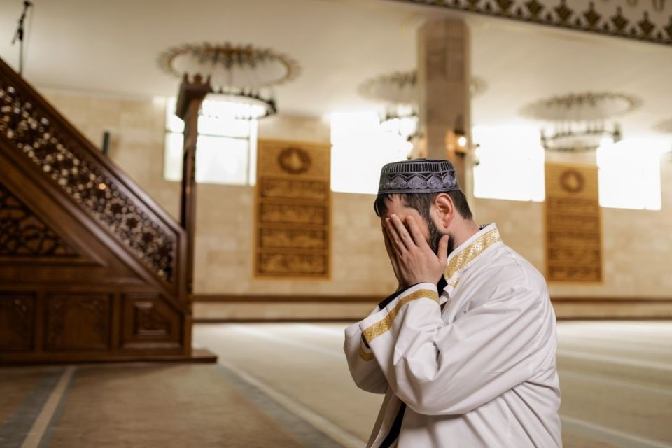 25 Amalan yang Dianjurkan Saat Malam Tahun Baru Islam 1 Muharram 1448 Hijriah