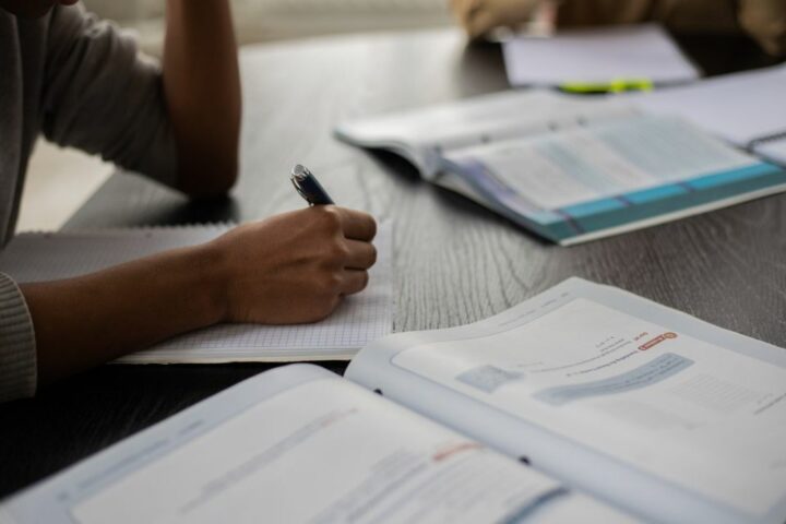 21 Soal PAT Kenaikan Kelas Bahasa Indonesia Kelas 11 SMA Semester 2 Kurikulum Merdeka