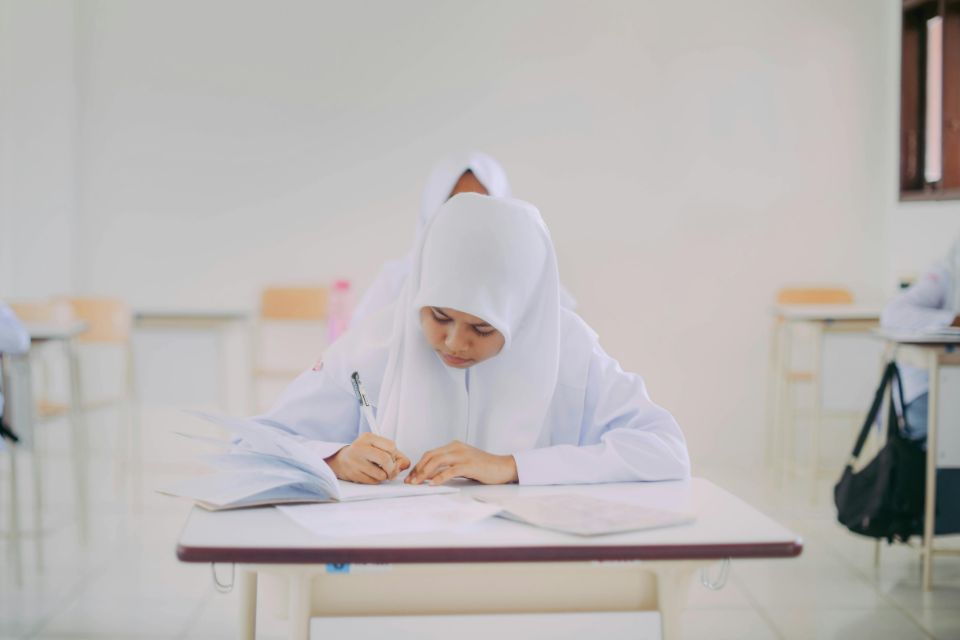 soal PAT akhir tahun bahasa indonesia kelas 7 SMP semester 2 Kurikulum Merdeka