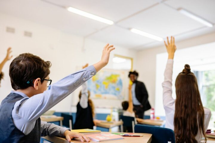 9 Cara Agar Anak Menjadi Percaya Diri dan Tidak Pemalu di Sekolah