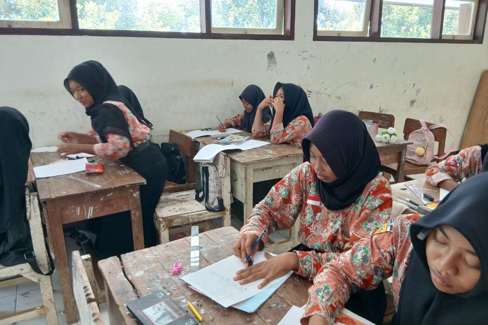 Contoh teks diskusi kelas 9 beserta strukturnya
