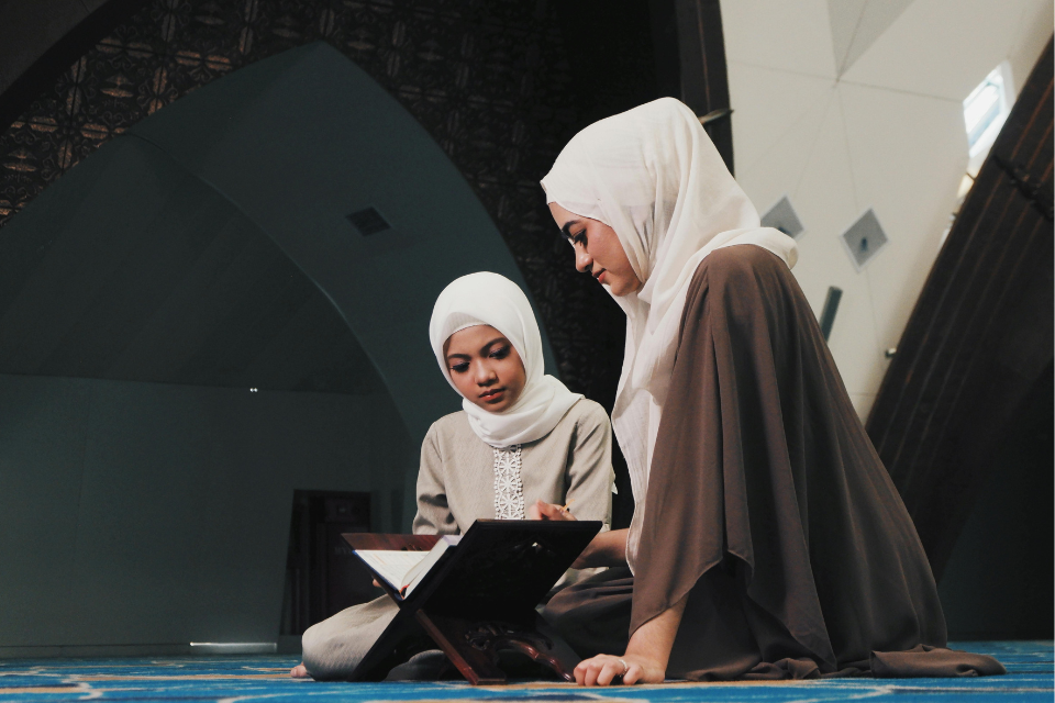 Mengapa kita harus meneladan sifat al khabir dalam menjalani kehidupan