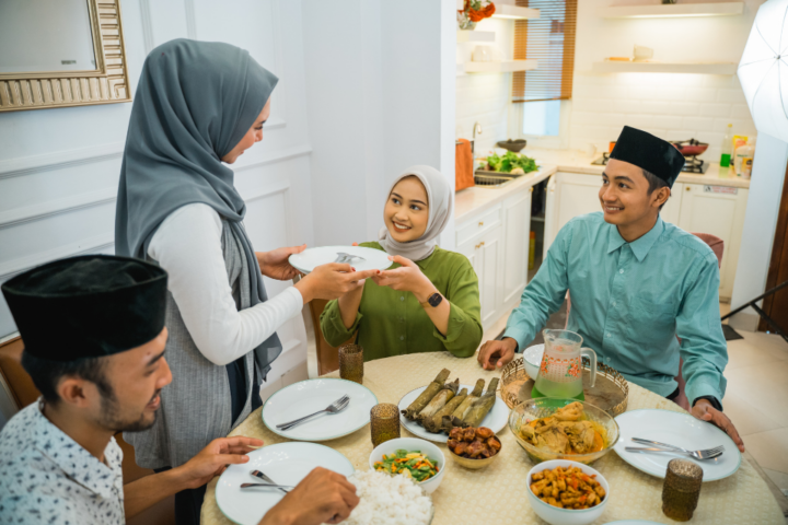 Jelaskan Mengapa Allah Subhanahu Wa Ta’ala Menetapkan Hukum Halal dan Haram, Berikut Penjelasannya!