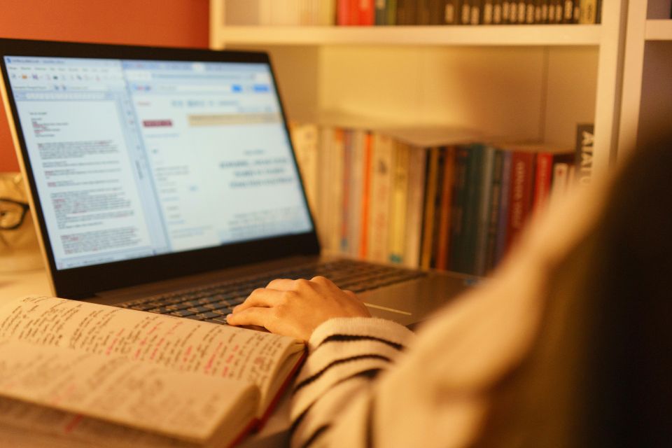 Kalimat Comparative Degree yang Menyatakan