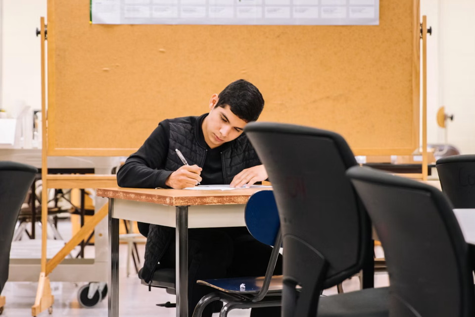 Kisi-Kisi TKA Sosiologi Kelas 12 SMA Plus Contoh Soal & Pembahasannya
